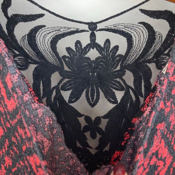 Y2K Whimsigoth Short Sleeve Top Red Black Geometric Black Lace Back Vampire sz M - Picture 6 of 9